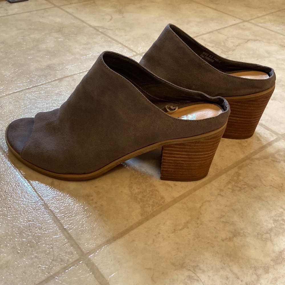 Report peep toe heel 9.5